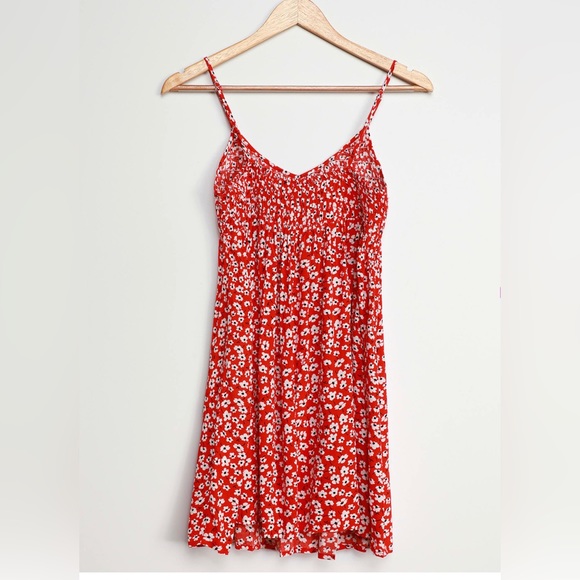 Lulu’s Sweet Talk Me Red Floral Print Smocked Mini Dress M - Picture 2 of 10